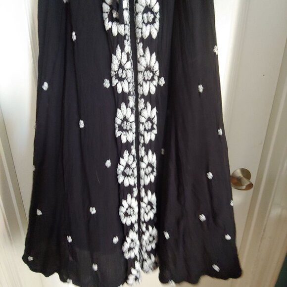 Free People Fable Black/White Embroidered Sunflowers Midi Dress Whimsy M - Picture 6 of 16